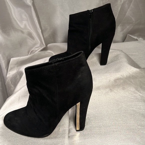 Size 10 Aldo Call It Spring Black Nubuck Ankle Booties - Gold Heel Accents EUC - Picture 3 of 8